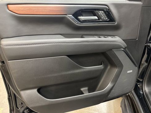 Used 2025 GMC Yukon Denali AWD/4WD image 10