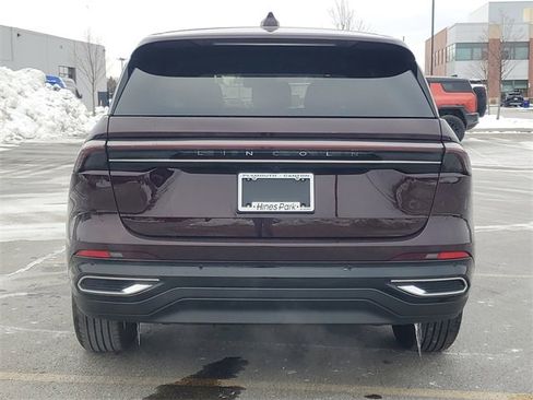 Certified 2025 Lincoln Nautilus Premier image 6