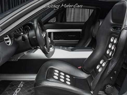 Used 2005 Ford GT RWD image 20