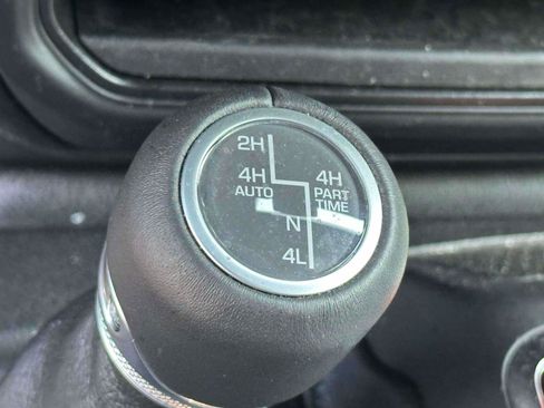Used 2024 Jeep Wrangler Unlimited Sahara w/ Technology Group AWD/4WD image 27