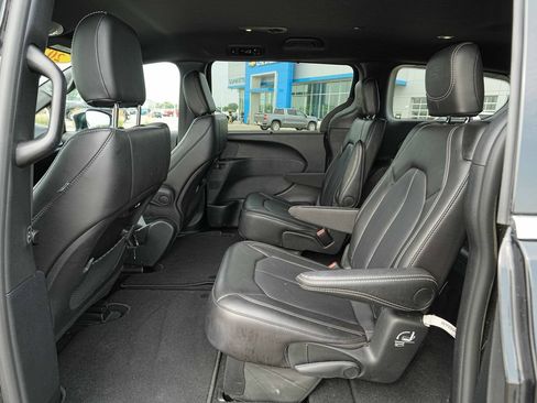 Used 2026 Chrysler Pacifica Select FWD image 18