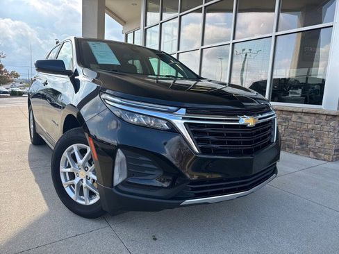 Used 2023 Chevrolet Equinox LT w/ Driver Convenience Package image 2