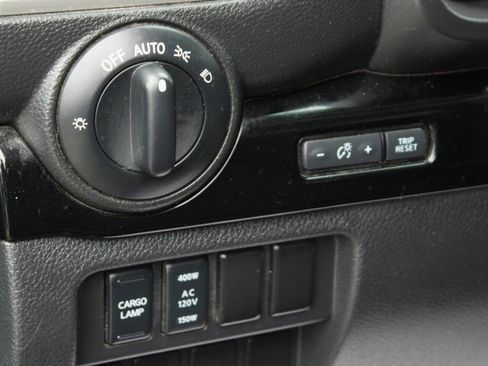 Used 2021 Nissan Titan SV w/ SV Convenience Package image 18