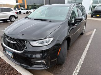 Used 2024 Chrysler Pacifica Touring-L FWD video 2