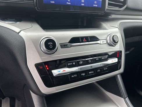 Used 2022 Ford Explorer XLT image 22