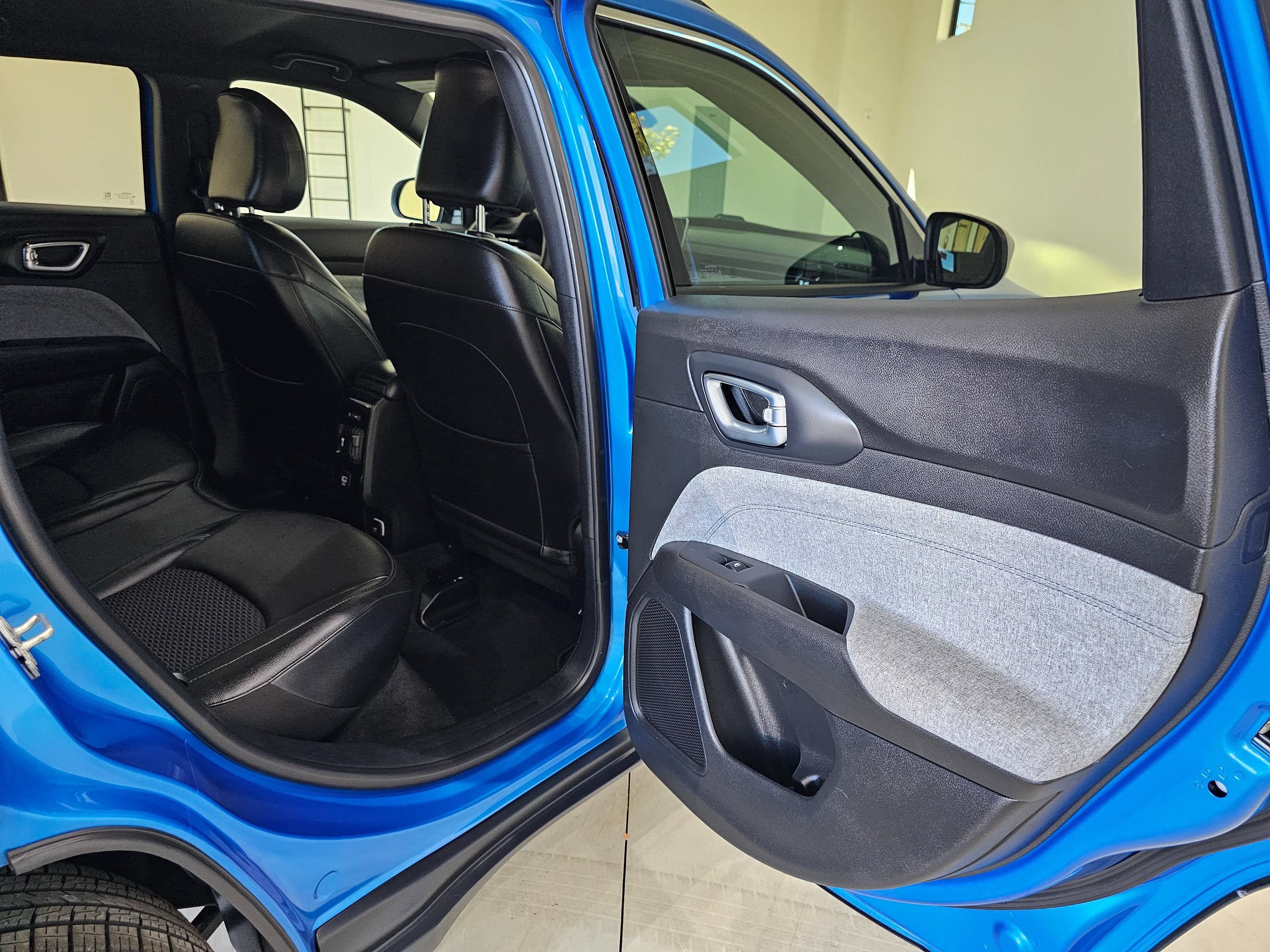 Used 2024 Jeep Compass Latitude AWD/4WD image 31