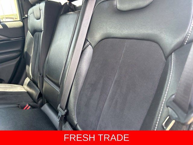 Used 2024 Jeep Grand Cherokee Altitude AWD/4WD image 38