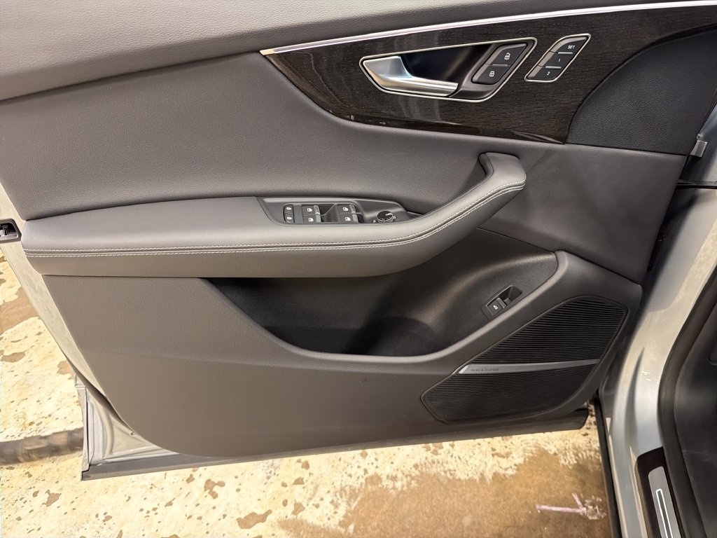 Certified 2025 Audi Q8 Premium Plus w/ Premium Plus Package AWD/4WD image 17