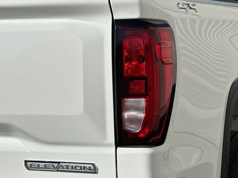 Used 2025 GMC Sierra 1500 Elevation image 27