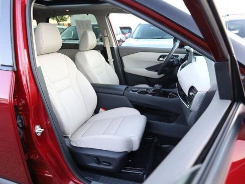 Certified 2025 Nissan Rogue SL w/ Tech Package AWD/4WD image 28