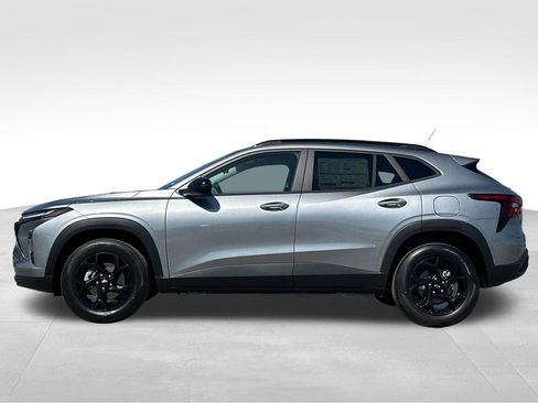 New 2026 Chevrolet Trax LT FWD image 2