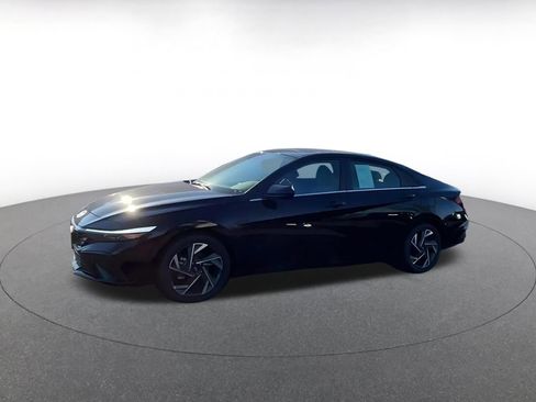 Used 2025 Hyundai Elantra SEL image 8