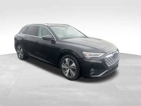Used 2024 Audi Q8 e-tron Premium image 1