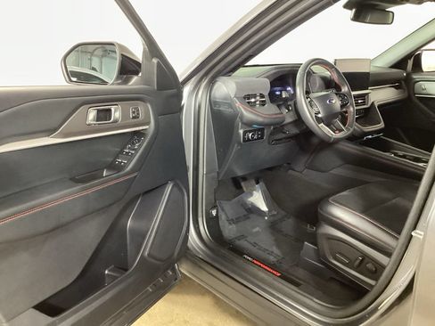 Used 2025 Ford Explorer ST AWD/4WD image 9