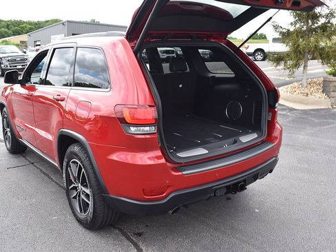 Used 2017 Jeep Grand Cherokee Trailhawk w/ Trailhawk Luxury Group AWD/4WD image 31