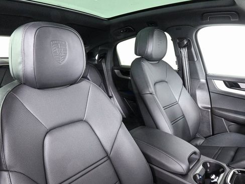 New 2025 Porsche Cayenne Coupe image 24