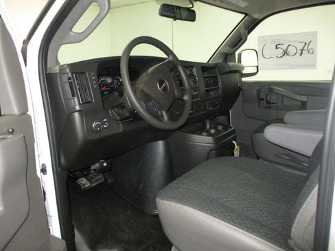 New 2026 GMC Savana 3500 RWD image 19