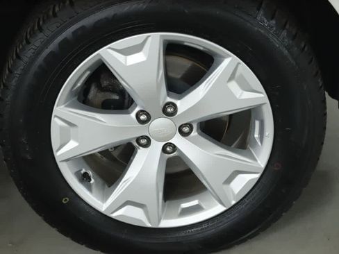 Used 2015 Subaru Forester 2.5i w/ Alloy Wheel Package image 10