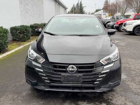 Used 2023 Nissan Versa SV image 4