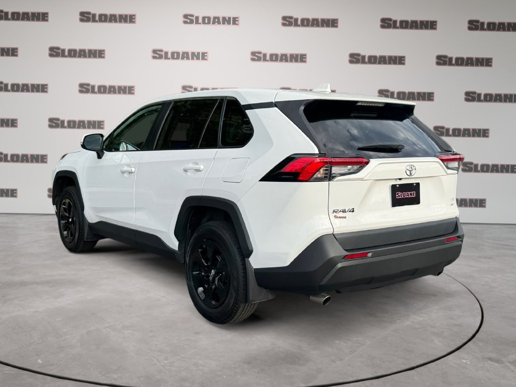 Used 2024 Toyota RAV4 LE AWD/4WD image 3
