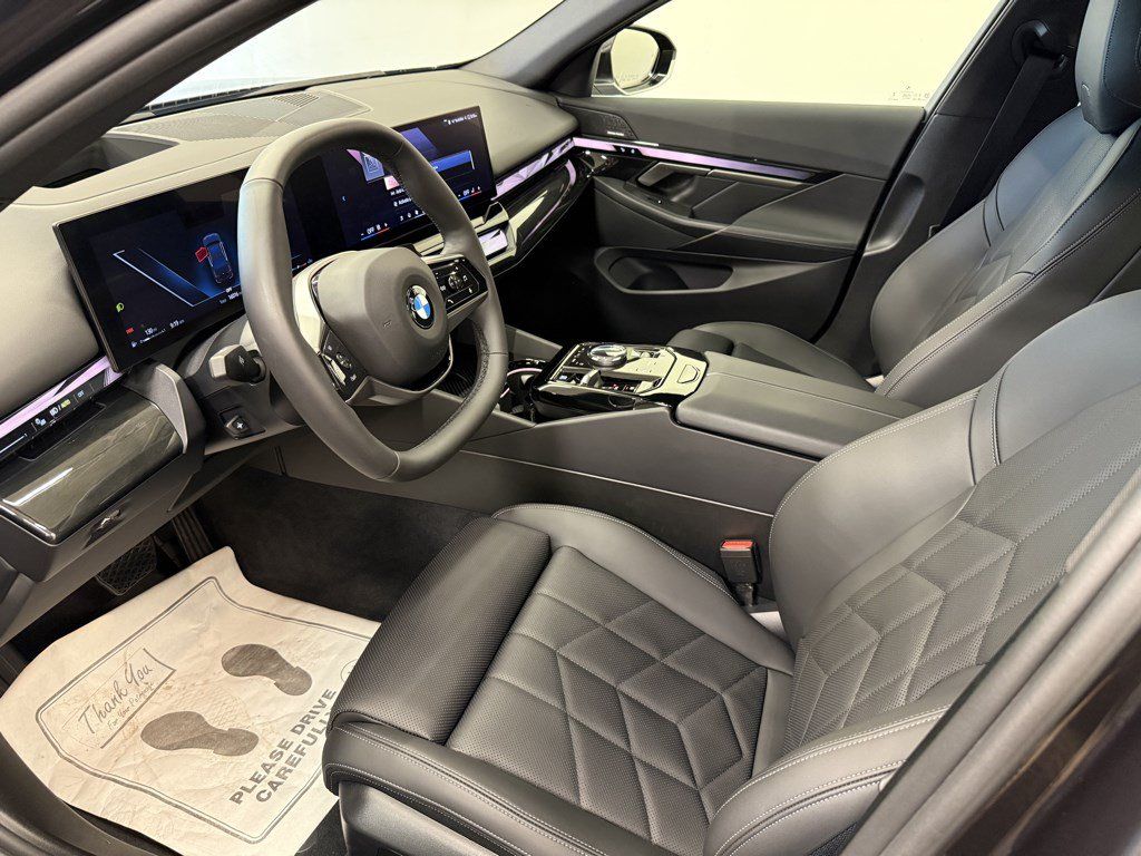Used 2024 BMW 540i xDrive AWD/4WD image 6