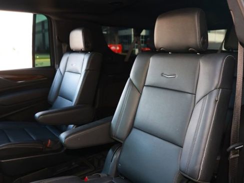 Used 2023 Cadillac Escalade ESV Luxury RWD image 13