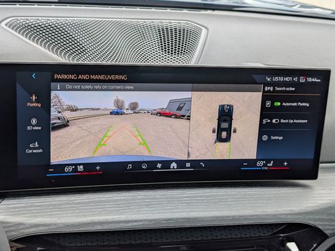 Used 2025 BMW 330i Sedan w/ M Sport Package image 18