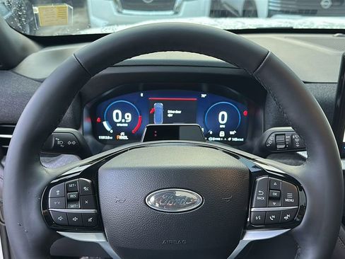 Used 2025 Ford Explorer Platinum image 19