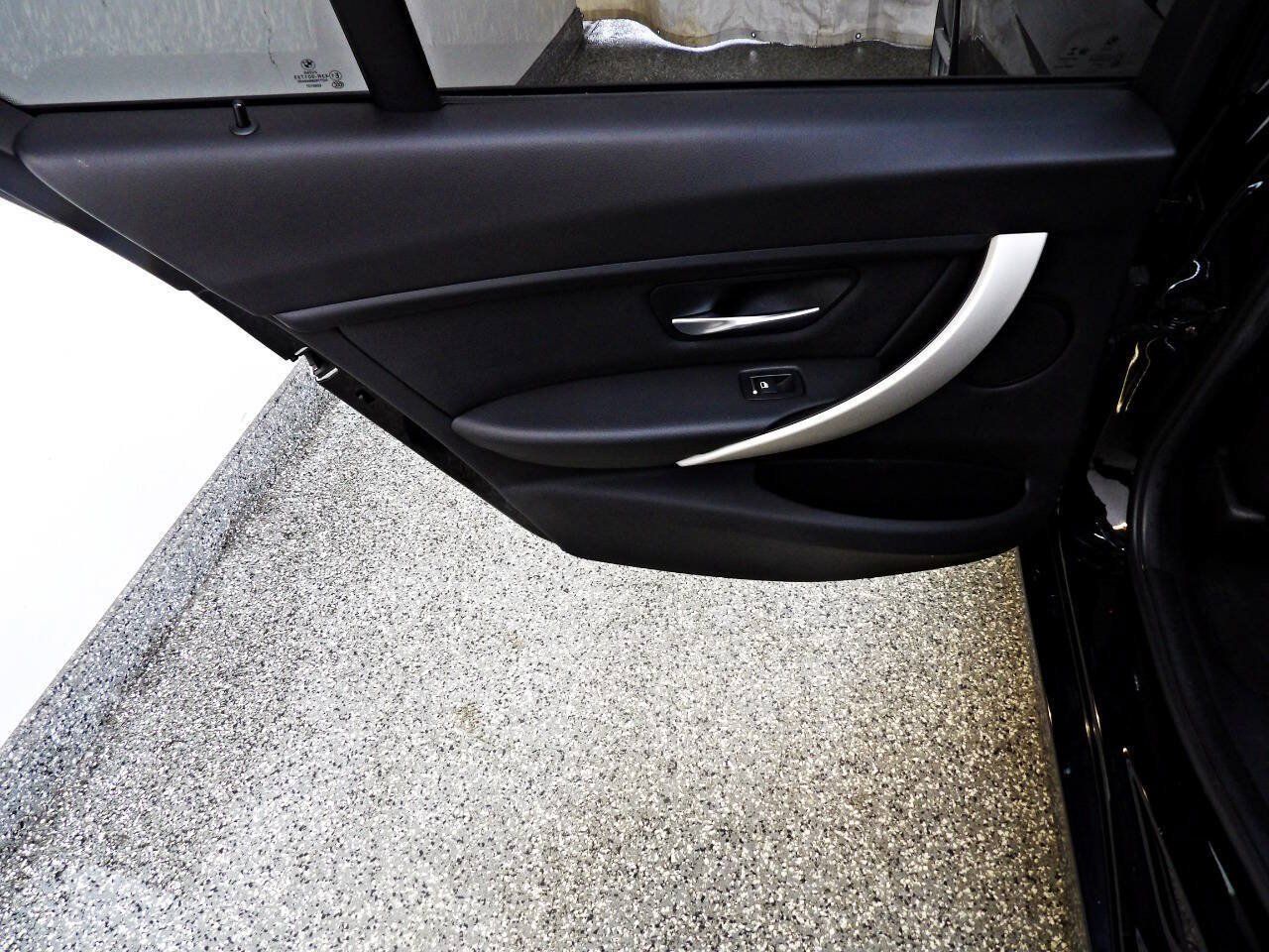 Used 2018 BMW 320i Sedan RWD image 9