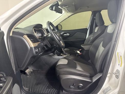 Used 2016 Jeep Cherokee Sport w/ Cold Weather Group image 11