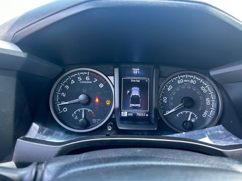Used 2021 Toyota Tacoma TRD Off-Road w/ Technology Package AWD/4WD image 10