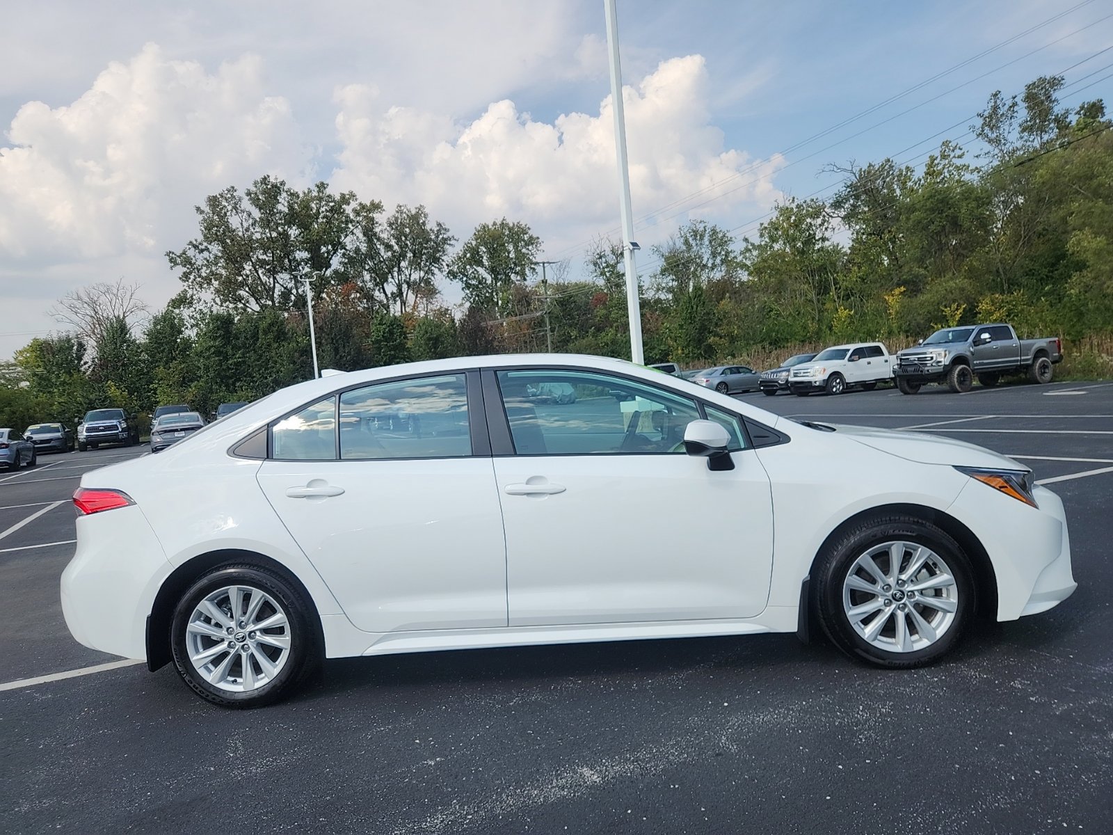Used 2026 Toyota Corolla LE w/ LE Premium Package FWD image 9