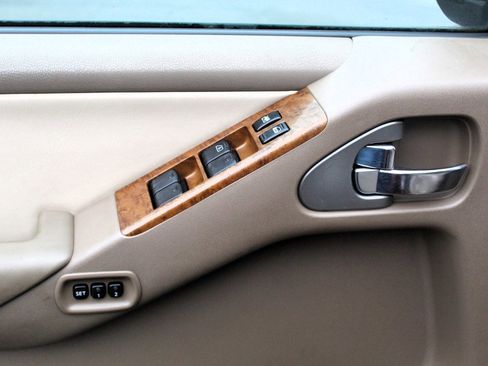 Used 2006 Nissan Pathfinder LE w/ (U01) LE Navigation Pkg image 9