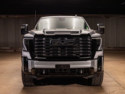 Used 2025 GMC Sierra 2500 Denali Ultimate w/ Max Trailering Package image 2