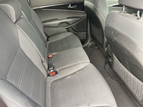 Used 2017 Kia Sorento LX image 12