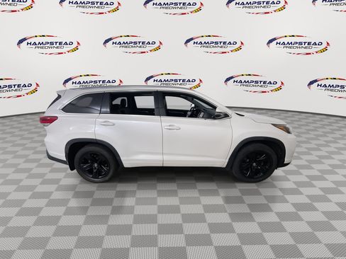 Used 2019 Toyota Highlander Limited AWD/4WD image 9