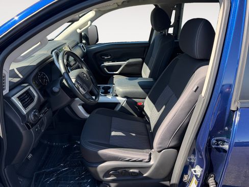 Used 2021 Nissan Titan SV w/ SV Convenience Package RWD image 10