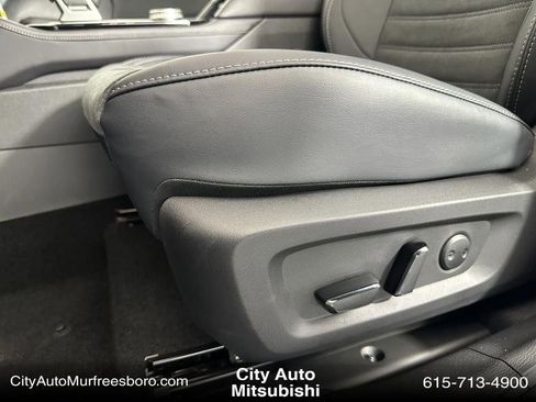 New 2025 Mitsubishi Outlander SE image 18