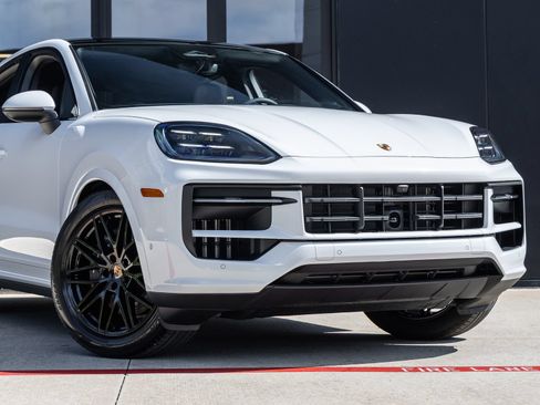 New 2026 Porsche Cayenne Coupe AWD/4WD image 9