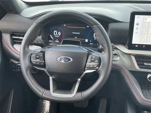 Used 2025 Ford Explorer ST-Line w/ Premium Package image 13