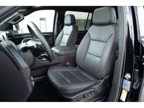 Used 2025 Chevrolet Suburban RST w/ Comfort Package image 11