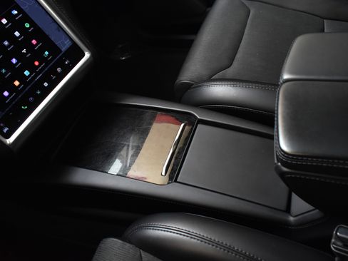 Used 2018 Tesla Model X 75D image 44