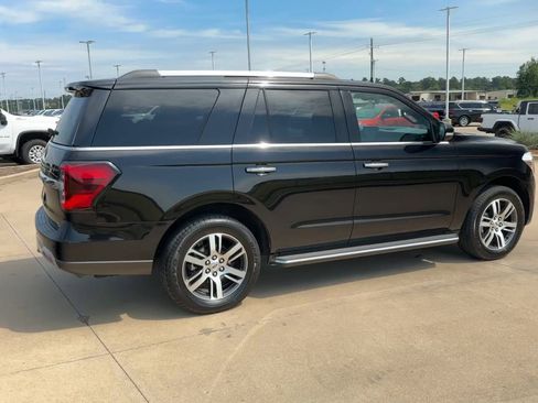 Used 2022 Ford Expedition Limited image 8