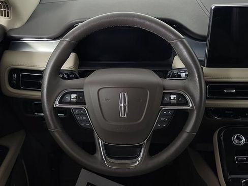 Used 2023 Lincoln Nautilus FWD w/ Premium Package image 11