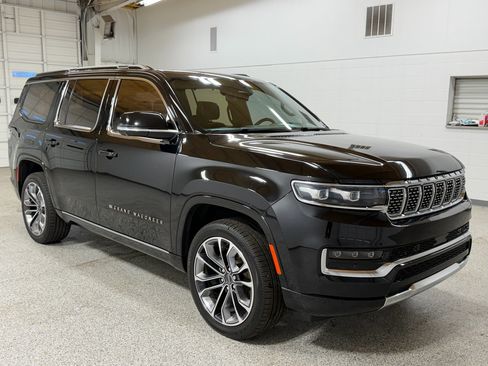 Used 2022 Jeep Grand Wagoneer Series III w/ Rear Seat Video Group 1 image 6