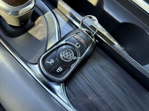 Used 2019 Buick Enclave Essence image 19