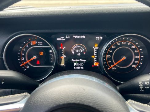 Used 2018 Jeep Wrangler Unlimited Sahara w/ Dual Top Group AWD/4WD image 16
