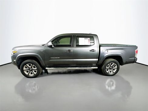 Used 2017 Toyota Tacoma Limited image 5