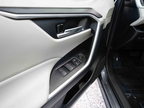 Used 2021 Toyota RAV4 XLE FWD image 7