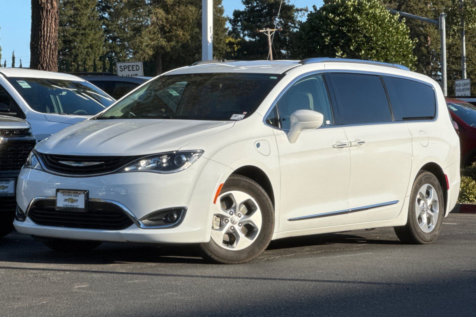 Used 2018 Chrysler Pacifica Touring-L FWD image 9